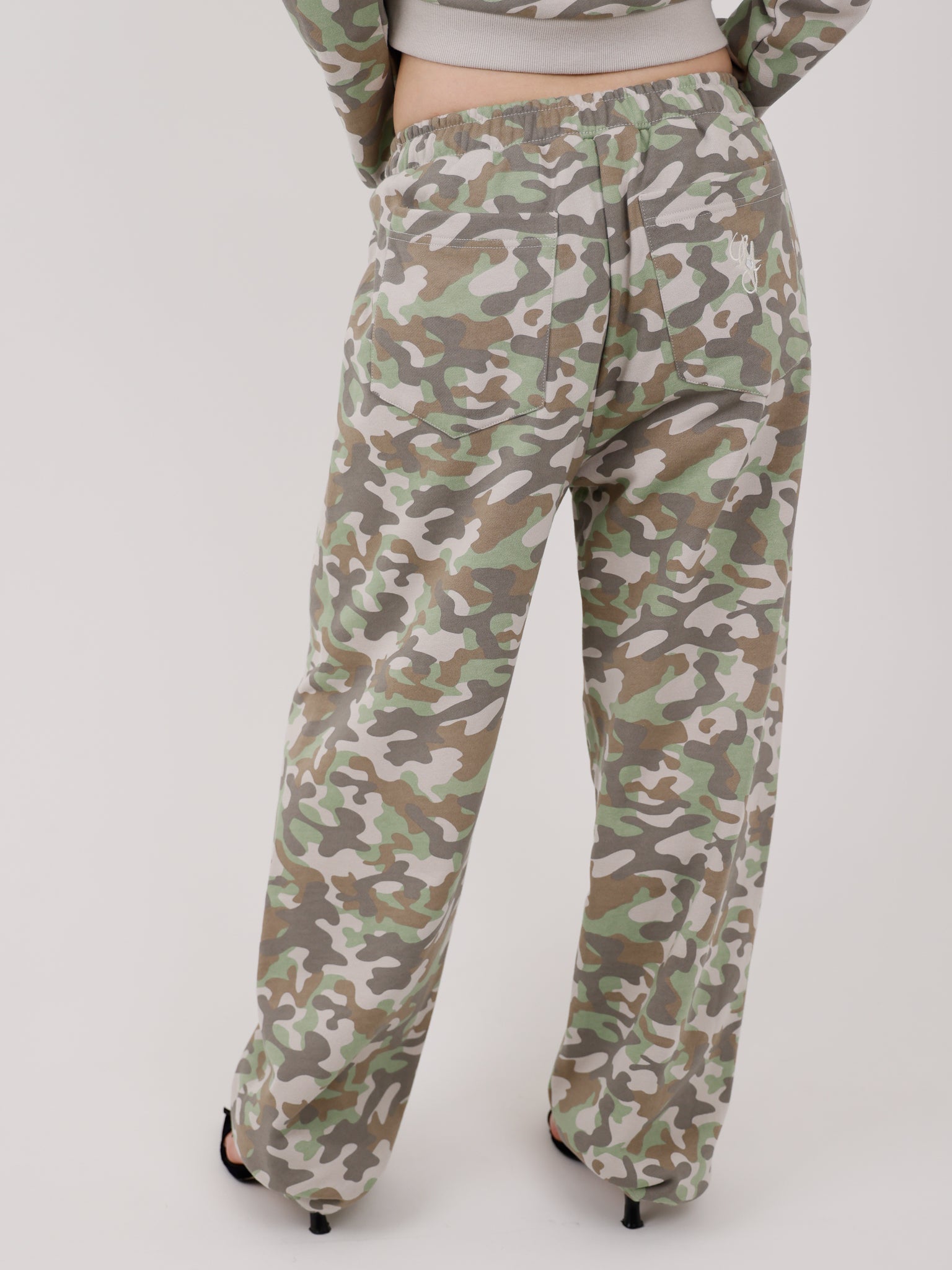 RHINESTONE CAMO SWEAT PANTS